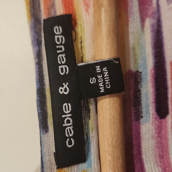 Colorful‎ Sleeveless Top - Picture 2 of 4